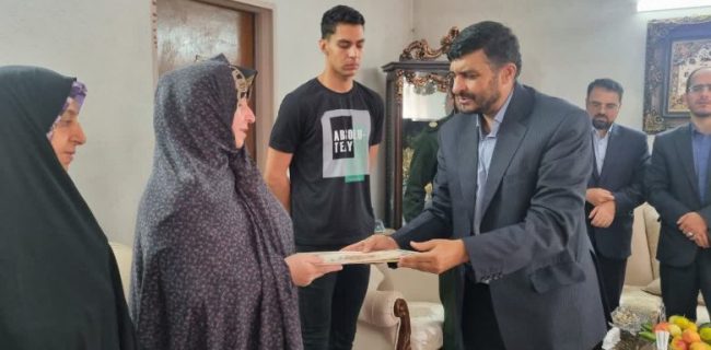 دیدار با خانواده شهید علی رمضانی به مناسبت هفته دفاع مقدس در منطقه گیلاوند