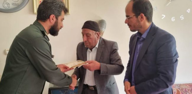 دیدار با خانواده شهید محمدحسن گل‌محمدی به مناسبت هفته دفاع مقدس در منطقه گیلاوند