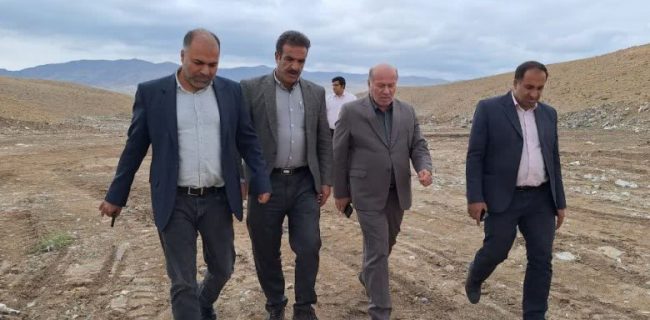 اجرای عملیات تسطیح و ساخت زمین فوتبال در شهر آبسرد