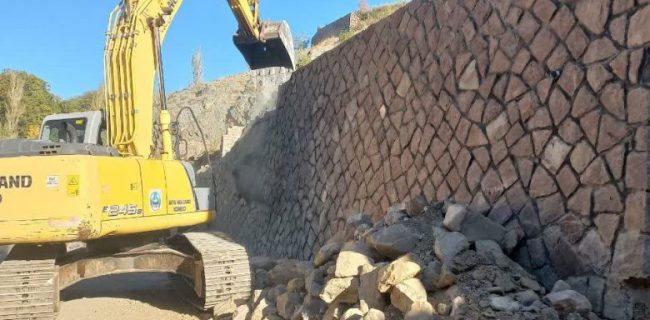 مقابله با ساخت‌وسازهای غیرمجاز در اراضی شهرستان دماوند/ قلع و قمع ۲۲ فقره ساخت‌وساز غیرمجاز در منطقه‌ آلیه‌دره شهر دماوند