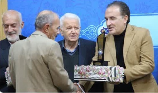 تقدیر معاون مدیرکل ورزش و جوانان استان تهران از بازنشستگان ورزش و قهرمانان ورزشی شهرستان دماوند تقدیر معاون مدیرکل ورزش و جوانان استان تهران از بازنشستگان ورزش و قهرمانان ورزشی شهرستان دماوند