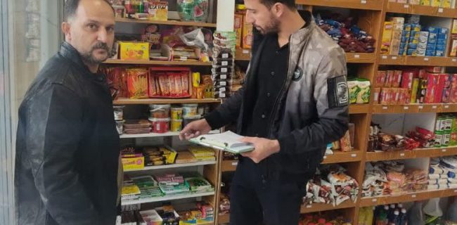 گشت مشترک بازدید و بازرسی اتاق اصناف شهرستان دماوند و اتحادیه خوار و بار و مواد غذایی/  ۱۱ واحد صنفی فاقد پروانه کسب اخطار پلمپ کتبی دریافت کردند