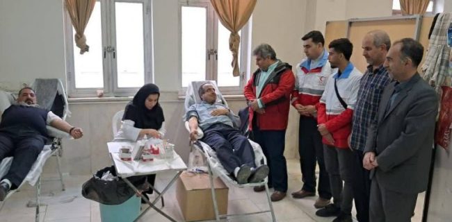 برپایی پایگاه انتقال خون توسط اعضای کانون فرهنگی دانشجویی هلال احمر دانشگاه رودهن