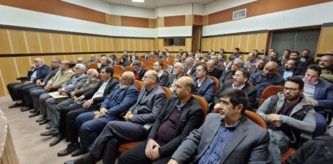 نشست «روشنگری و جهاد تبیین» به‌ مناسبت گرامیداشت هفته بسیج در دماوند/ بسیجیان نمونه و کاسبان امین تقدیر شدند