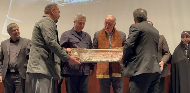 آیین تکریم مدیریت شهری و روستایی دوره ششم شوراهای شهرستان دماوند/ تقدیر از خدمات و تلاش‌های استاندار سابق و روحانی محبوب دماوند