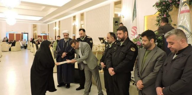 برگزاري مراسم گراميداشت سالروز ولادت حضرت فاطمه زهرا (س) و تجليل از خانواده معظم شهدا در دماوند/ همسران خانواده کارکنان انتظامی و خانواده معظم شهدا با اهدای لوح و هديه تجليل شدند برگزاری مراسم گرامیداشت سالروز ولادت حضرت فاطمه زهرا (س) و تجلیل از خانواده معظم شهدا در دماوند/ همسران خانواده کارکنان انتظامی و خانواده معظم شهدا با اهدای لوح و هدیه تجلیل شدند