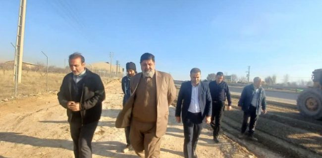 بازدید فرماندار شهرستان دماوند از فرایند ایمن‌سازی محور پرتردد دماوند – فیروزکوه حد فاصل گیلاوند تا آبسرد/ حیدری آزاد: خط‌کشی جاده‌ها نقش بسزایی در ایمنی راه‌ها دارد