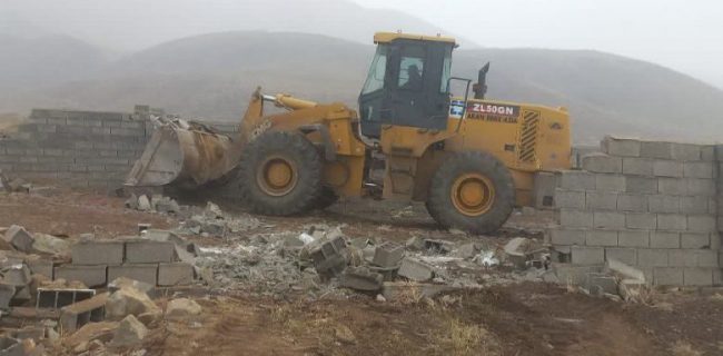 مقابله با ساخت‌ و سازهای غیرمجاز در اراضی کشاورزی شهرستان دماوند/ قلع و قمع ۴۲ فقره ساخت‌ و ساز غیرمجاز در منطقه هاشمک