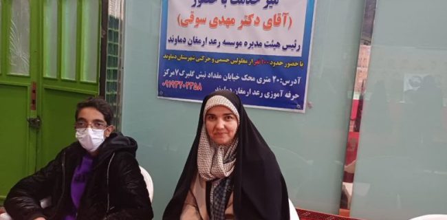 تجلیل از ۲ نفر از مربیان نمونه موسسه حرفه‌آموزی معلولین رعد ارمغان دماوند در نماز جمعه دماوند/ مستمری معلولین با دریافت وام قطع نخواهد شد/ اشتغال مددجویان از اولویت‌های اداره بهزیستی شهرستان دماوند است