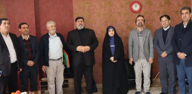 دیدار صمیمی فرماندار شهرستان دماوند با ابوالقاسم صلاحی جانباز ۳۵ درصد انقلاب اسلامی به مناسبت دهه فجر