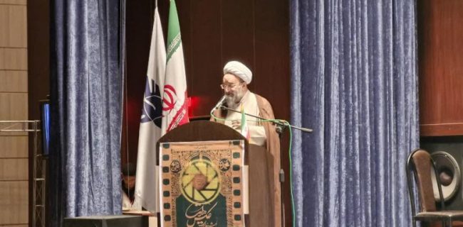 عکاسان باید معارف عاشورا در عالم هستی را شناسایی و تبیین کنند/ مهمترین مسئله جامعه اسلامی جهاد تبیین است/ در میدان جنگ روایت‌ها عکاسان و هنرمندان پدافند غیرعامل هستند