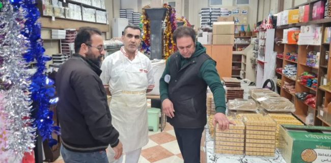 گشت‌های بازرسی شهرستان دماوند و برخورد با متخلفان تعطیلی ندارد/ رسیدگی به شکایات مردمی طی گشت مشترک بازدید و بازرسی اداره صمت و اتاق اصناف در شهر رودهن/ برای ۳ واحد متخلف پرونده تشکیل و به اداره تعزیرات حکومتی دماوند ارجاع داده شد