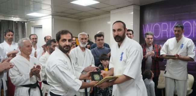 دیدار صمیمانه سرپرست اداره ورزش و جوانان شهرستان دماوند با کاراته‌کاران باشگاه بزرگی/ از زحمات مربی زحمتکش کاراته این باشگاه ورزشی تقدیر شد