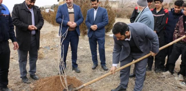 مراسم روز درختکاری در هنرستان کشاورزی شهید رجائی شهرستان دماوند