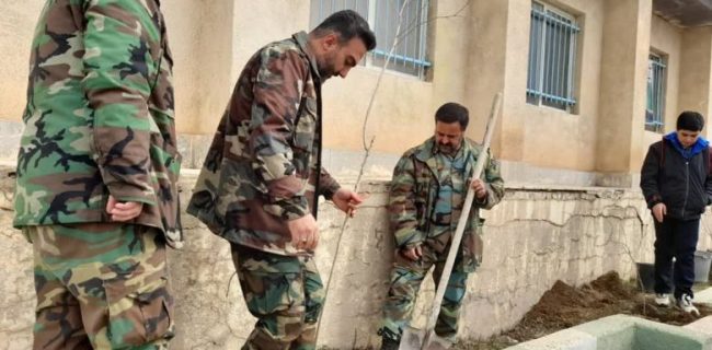 آیین روز درختکاری در مدرسه متوسطه میثم روستای آرو همزمان با هفته منابع طبیعی