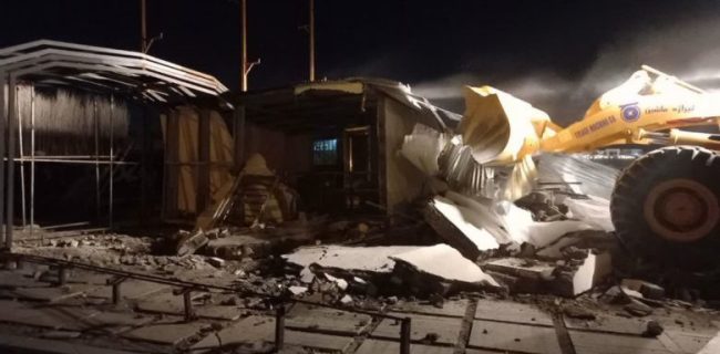 تخریب ساخت‌و‌سازهای غیرمجاز در حریم راه‌های شهرستان دماوند/ مصالح ساختمانی و تابلوهای تبلیغاتی غیرمجاز حاشیه مسیر جمع‌آوری شد