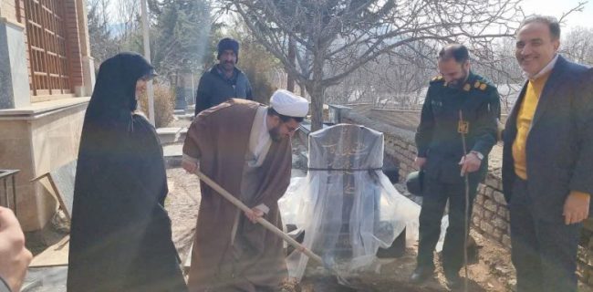 کاشت ۳ اصله نهال در گلزار شهدای محله دشتمزار شهر دماوند به مناسبت گرامیداشت روز شهدا و هفته منابع طبیعی