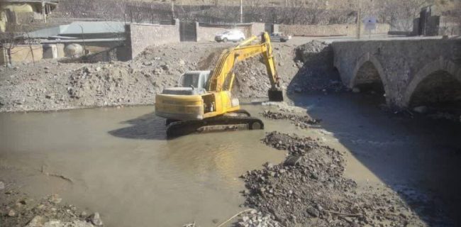 لایروبی ۷ کیلومتر مسیر رودخانه دلیچایی دماوند/ راه‌های دسترسی خودروهای تانکر دار غیرمجاز به‌صورت کامل مسدود و رودخانه ساماندهی شد