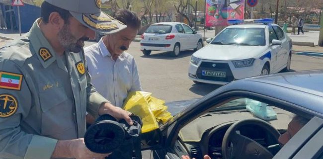 اجرای پویش ملی سفر ایمن و سبز در دماوند/ توزیع بیش از ۱۰۰۰ کیسه زباله خودرویی در بین مسافران نوروزی