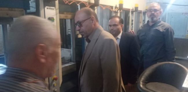 بررسی مشکلات واحد تولیدی زیره کفش در محله سادات محله بخش رودهن طی بازدید رئیس اداره صنعت، معدن و تجارت شهرستان دماوند