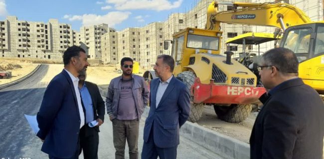 بازدید نماینده مجلس از پروژه نهضت ملی مسکن و اجرای عملیات محوطه‌سازی و آسفالت‌ریزی معابر پروژه در سایت مهک یک