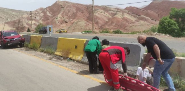 حادثه برخورد خودروی ساندرو با نیوجرسی در محور کیلان – ایوانکی محدوده ساران/ عملیات امدادرسانی به مصدومان توسط هلال احمر و اورژانس