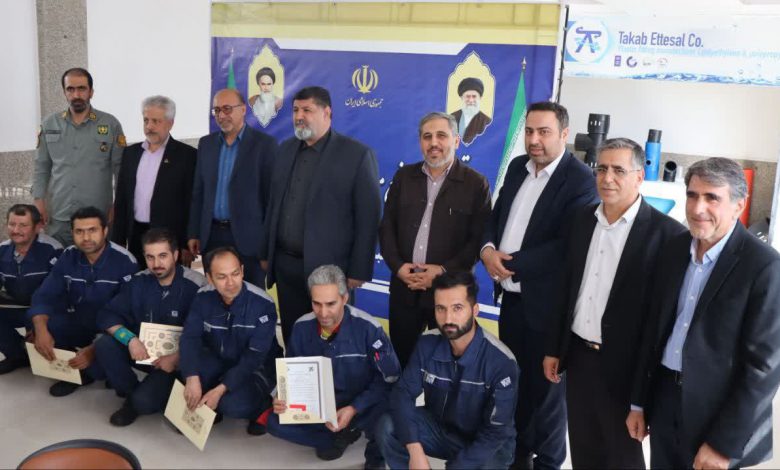 نشست کارگروه ستاد تسهیل و رفع موانع تولید شهرستان دماوند/ کارگران نمونه به مناسبت گرامیداشت هفته کار و کارگر تجلیل شدند