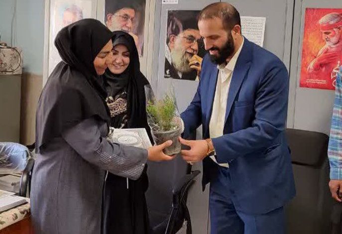 تجلیل از معلمان زحمتکش مدرسه شهید سید سالار حسینی آبسرد به مناسبت گرامیداشت روز مقام معلم