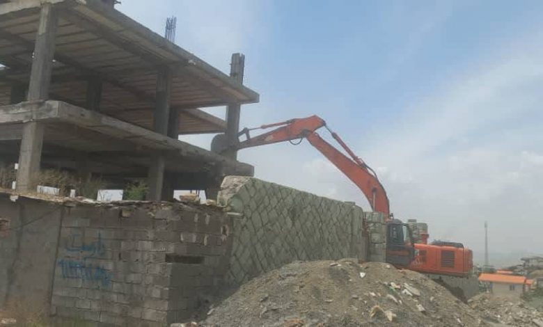 تخریب ۱۰ فقره ساخت و ساز غیرمجاز در اراضی چناران، گلاهک و نوده بخش رودهن با دستور قضائی