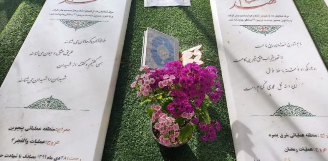 عطر فکه در مزار شهدای دماوند/ حضور بسیجیان دانشگاه پیام نور دماوند در گلزار شهدای بوستان خانواده همزمان با سالروز شهادت شهید آوینی