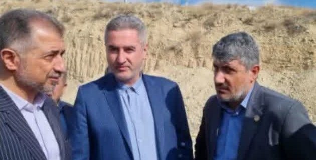 بازدید میدانی مسئولان از روند احداث پارک مسکن مهر منطقه گیلاوند/ نخستین پارک بازی مسکن مهر به‌زودی تکمیل می‌شود