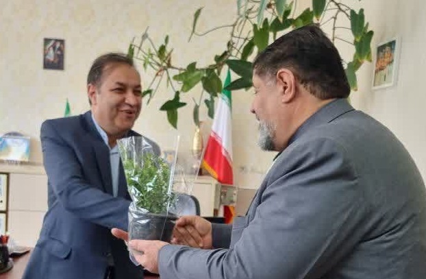 تقدیر مسئولین شهرستان دماوند از معلمان هنرستان پسرانه دانش نیا به مناسبت گرامیداشت روز مقام معلم