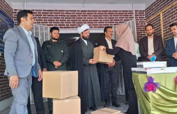 تقدیر مسئولین از معلمان مدارس منطقه آبسرد به مناسبت گرامیداشت هفته مقام معلم +گزارش تصویری