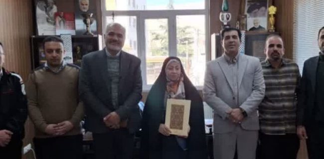 تقدیر سرپرست اداره ورزش و جوانان شهرستان دماوند از تنها بانوی اداره ورزش و جوانان شهرستان دماوند