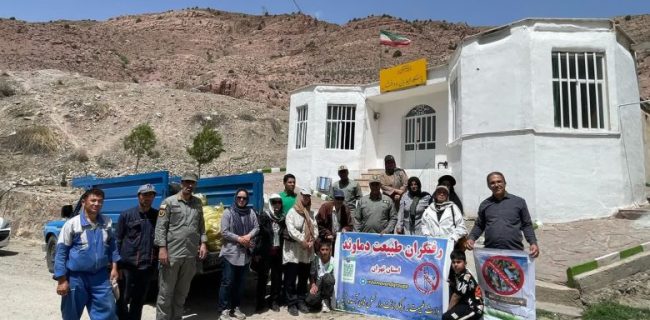 اجرای برنامه فرهنگ‌سازی و پاکسازی طبیعت و اهدای سطل زباله به روستای رودافشان دماوند به‌مناسبت هفته زمین پاک