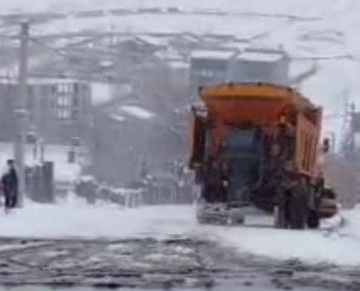 اجرای عملیات برف‌روبی و نمک‌پاشی معابر منطقه مشا به همت عوامل ستاد برف‌روبی شهرداری دماوند