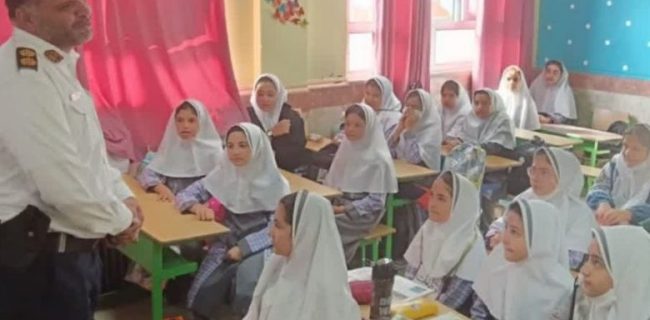 جلسه آموزشی فرهنگ ترافیک برای دانش‌آموزان دخترانه بنت الهدی با حضور رئیس پلیس‌ راهور شهرستان دماوند