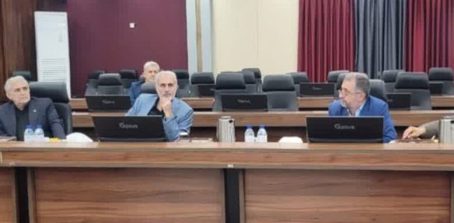 نشست هم‌اندیشی کمیسیون اجتماعی مجلس با رئیس سازمان تأمین اجتماعی/ تأکید بر اجرای دقیق متناسب‌سازی حقوق بازنشستگان/ مطالبه تسریع در پرداخت معوقات و ارتقای خدمات بیمه‌ای
