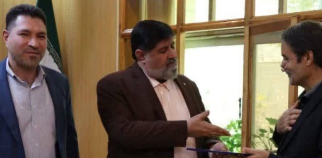 علی نصیرپور به عنوان رئیس دانشگاه پیامنور مرکز دماوند معرفی شد علی نصیرپور به عنوان رئیس دانشگاه پیامنور مرکز دماوند معرفی شد