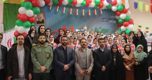 نواختن زنگ انقلاب در دبستان جوادالائمه(ع) دماوند