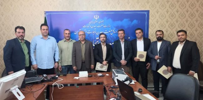 اعتبارنامههای هیأترئیسه اتاق اصناف شهرستان دماوند اعطا شد/ انتخاب مجدد مجید بهنام به عنوان رئیس اتاق اصناف شهرستان دماوند اعتبارنامههای هیأترئیسه اتاق اصناف شهرستان دماوند اعطا شد/ انتخاب مجدد مجید بهنام به عنوان رئیس اتاق اصناف شهرستان دماوند