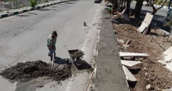 تداوم عملیات عمرانی در بلوار امام خمینی(ره) شهر کیلان/ اجرای بهسازی دیوارها و زیرسازی مسیر برای اجرای آسفالت