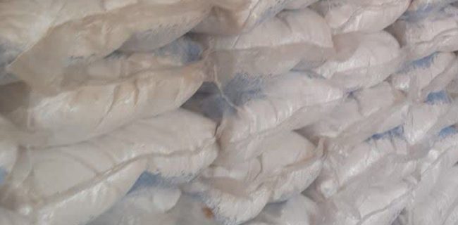 کشف و ضبط ۴۰ کیسه آرد یارانه ای احتکار از یک واحد نانوایی