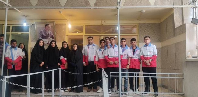 تجدید میثاق اعضای جوان جمعیت هلال احمر شهرستان دماوند با آرمان‌های امام خمینی‌(ره) در جماران