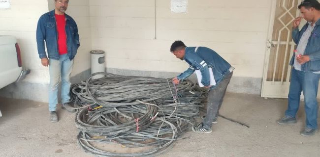 اجرای طرح جمع‌آوری انشعابات غیرمجاز برق در محدوده جاده همند وادان شهرستان دماوند/ بیش از ۶۰ فقره انشعاب غیرمجاز برق شناسایی و جمع‌آوری شد