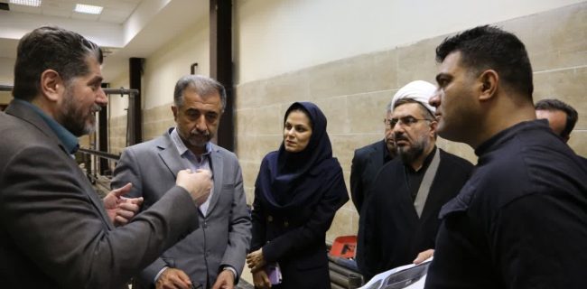 بازدید مسئولان شهرستان دماوند از کارگاه شرکت دانش‌بنیان مستقر در دانشگاه آزاد اسلامی