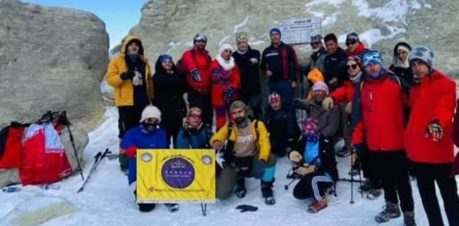 صعود موفق اعضای باشگاه کوهنوردی و طبیعت‌گردی شاهان به قله دماوند