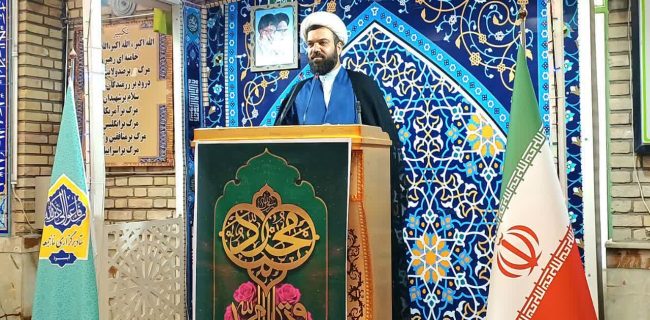 خطیب نماز جمعه آبسرد: شهدای ۱۷ شهریور، مقدمه‌سازان پیروزی نور بر ظلمت / اتحاد مقدس، ضامن شکست دشمن