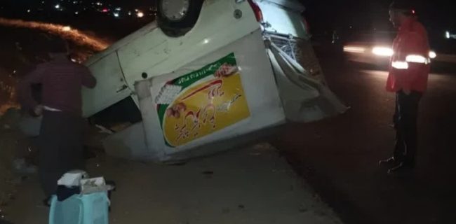 ترکیدگی لاستیک منجر به واژگونی وانت پیکان در محور تهران–فیروزکوه شد