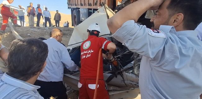 تصادف زنجیره‌ای در محور فیروزکوه – دماوند، محدوده آبسرد با ۱۵ مصدوم و یک فوتی/ برخورد کامیون بنز، مینی‌بوس، پراید و تندر ۹۰